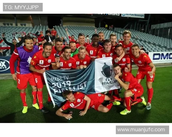 喷射机与阿德莱德联的精彩对决揭示足球战术与团队协作的魅力 喷射机与阿德莱德联的精彩对决揭示足球战术与团队协作的魅力